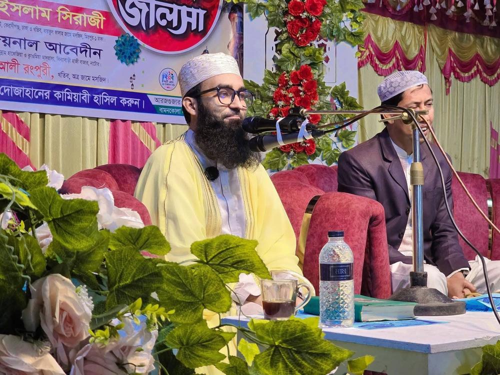 ওয়াজ মাহফিলের মঞ্চে